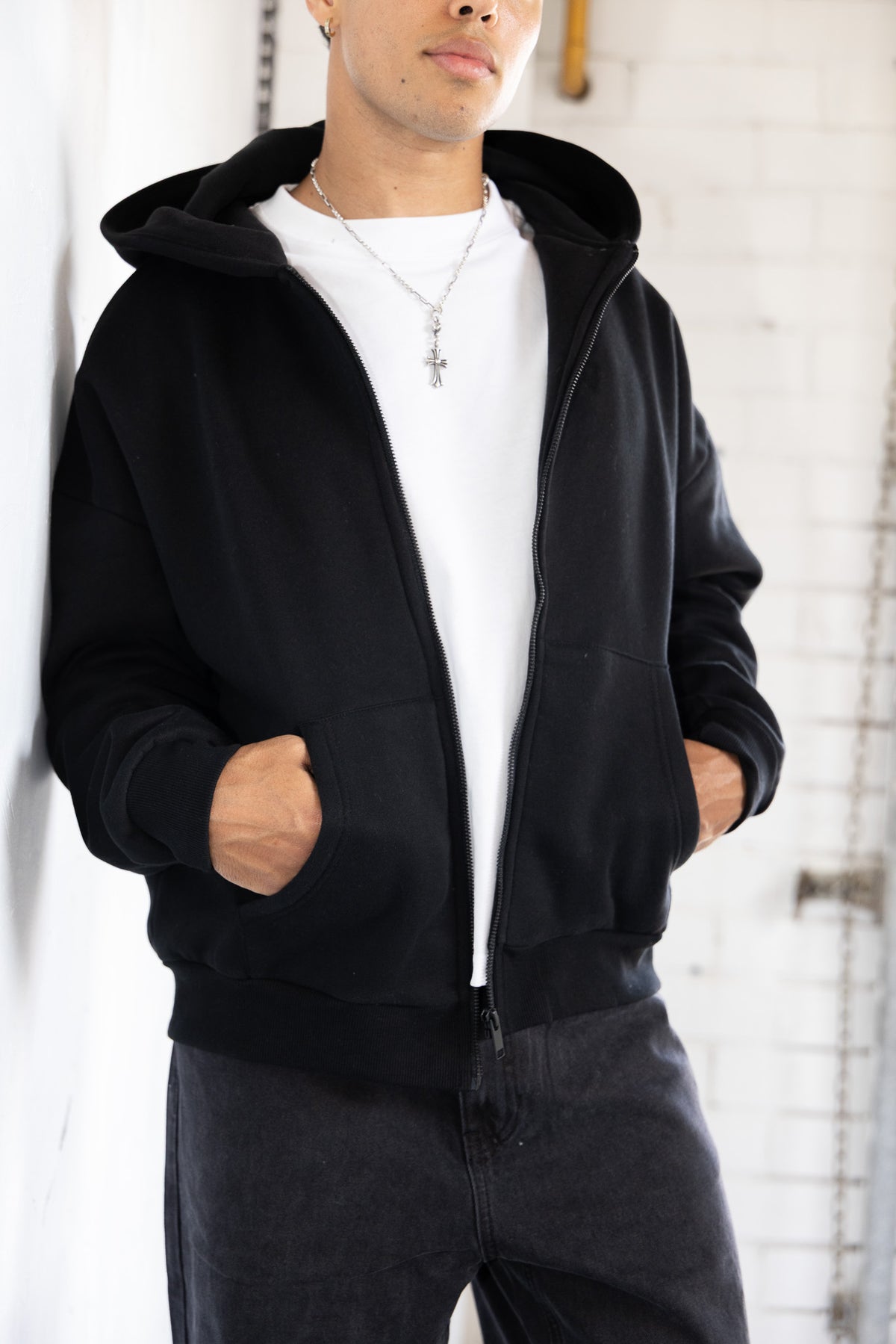 'Central' Zip Up - Black